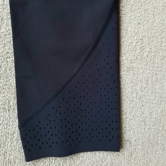 Lululemon Anew Crop 21" luxtreme, size 6 in black - Picture 12 of 14